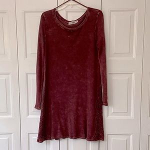 Able Long-sleeved knit Dress with lace details, distressed red color, Size M